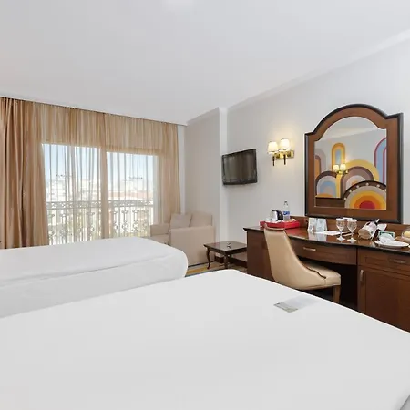 Megasaray Westbeach Hotel